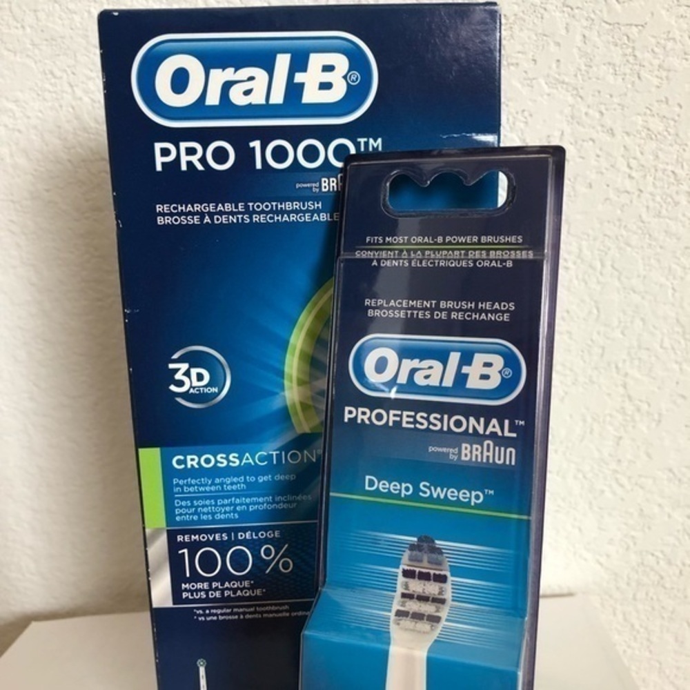 Oral B Pro 1000 Rechargeable 3D Cross Action Toothbrush w 2 Heads NWT Sealed box